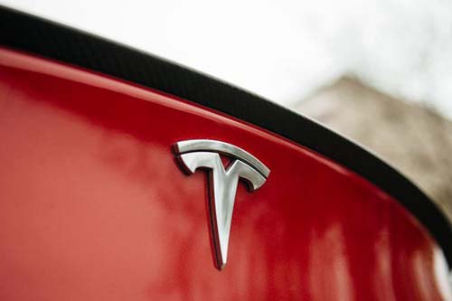 全美車型降價2000美元 特斯拉股價跌落7%